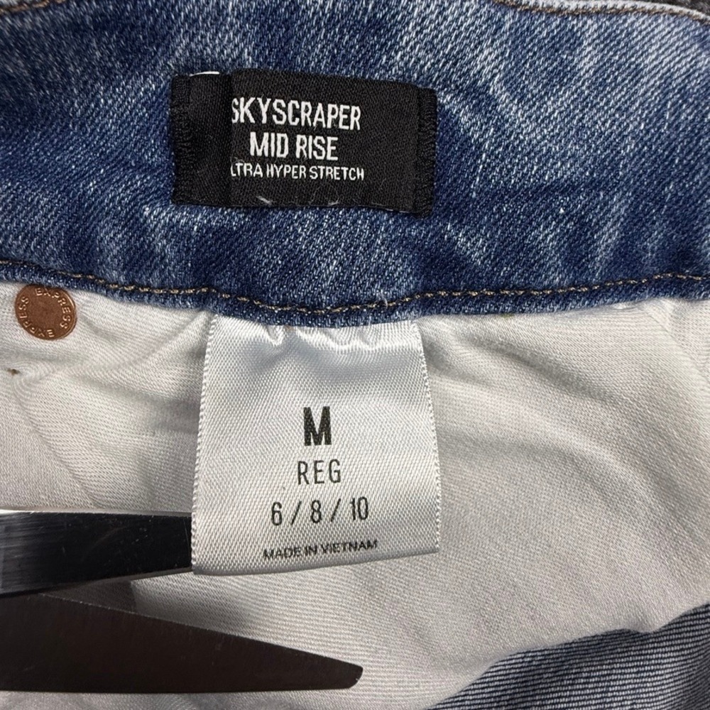 Express Skyscraper Mid Rise Ultra Hyper Stretch Flare Jeans Light Wash Size M/8 - Picture 3 of 16